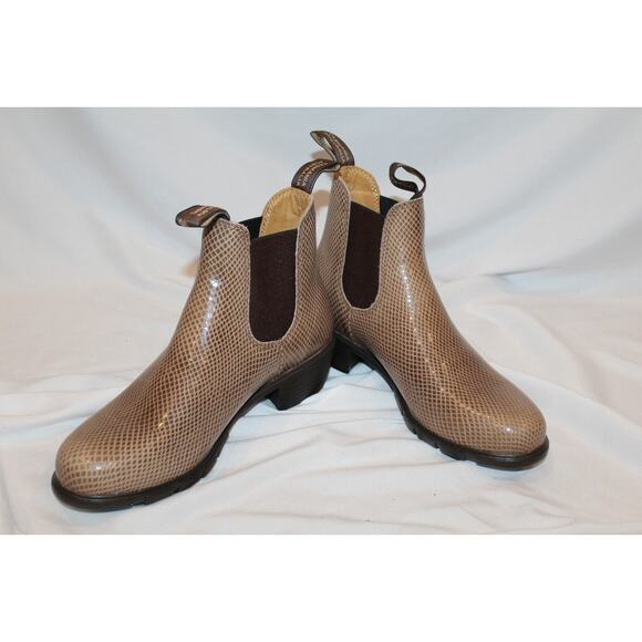 NIB Blundstone 2165‎ WOMEN'S EMBOSSED SHELL LIZARD HEELED CHELSEA BOOTS TAUPE - Picture 2 of 7